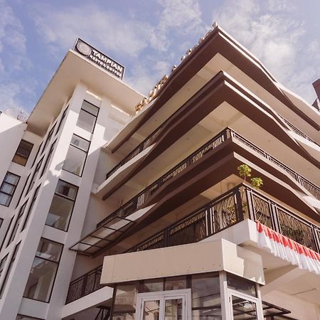 Fahira Hotel Syariah Bukittinggi Bagian luar foto