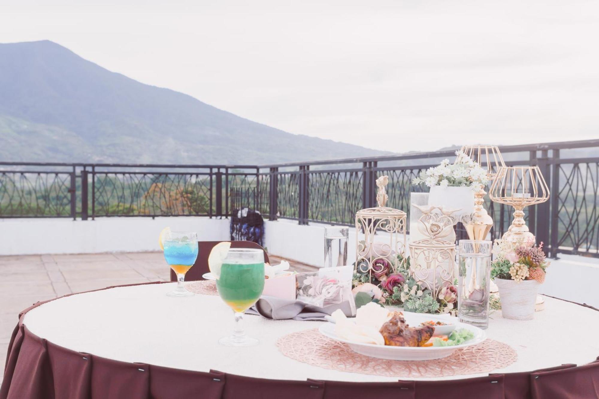 Fahira Hotel Syariah Bukittinggi Bagian luar foto